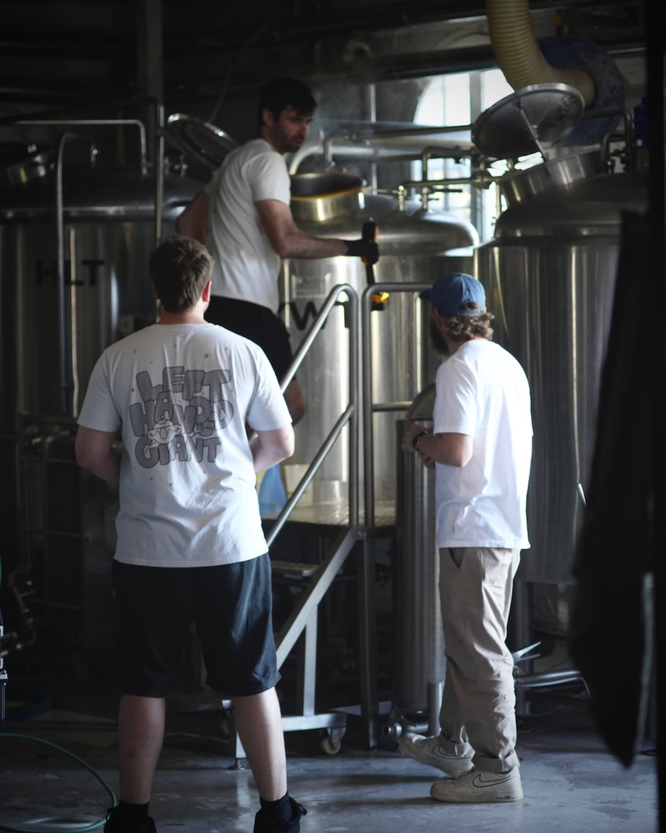 DosKiwis + Left Handed Giant: Ambidextrous Foreign Extra Stout